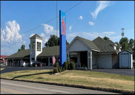 Motel 6 Sallisaw, OK