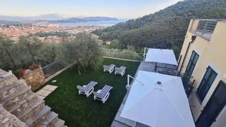 Agriturismo la Pietra 1 e la Pietra 2 Отели рядом с достопримечательностью «Le Scalinate - La Spezia»
