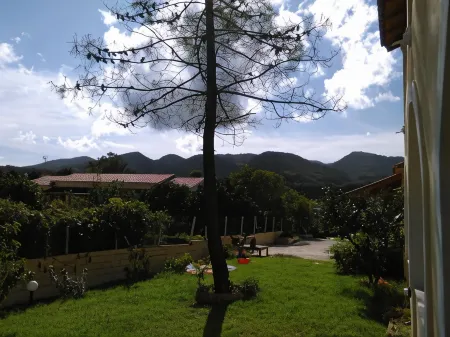 Feeloxenia Corfu Apartments Отели рядом с достопримечательностью «Old Perithia - Corfu's Oldest Village»