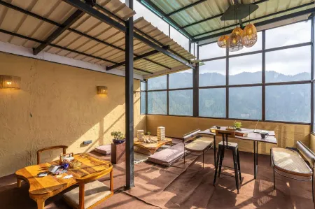 Zostel Shoja - Jibhi