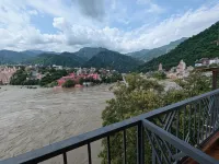 Joey's by the Ganges - Homestays
