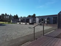 Pine Lake View Lodge Hotels in Woodend