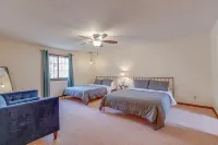 Huge 3 Story House Minutes From The Lake!