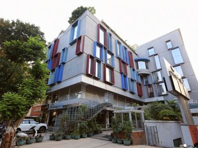 Humming Bird Hotel & Banquet