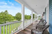 5-bedroom vacation home just a short walk to Cape May Beach