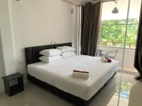 Dacha Thoddoo White Sand Hotel di Thoddoo