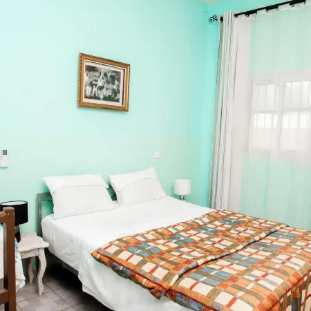 Odza, Modern Apartment, 3 Bedrooms, Private Parking