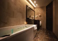 Seven Roses Hotel