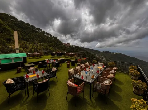 Asia Spa Resort Centrally Heated for Your Comfort Just a 10-Minute Drive from McLeod Ganj Market