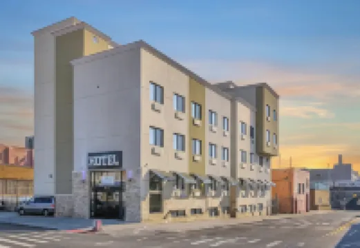 Hotel Pergola Jamaica JFK Hotels near Belmont Park