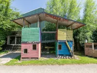 Apartment in Vrouwenpolder Near the Beach Hotel dekat Deltapark Neeltje Jans