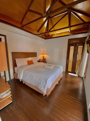 Chrome Hotel & Resort Solo Các khách sạn ở Colomadu
