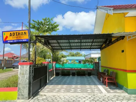 Adihan Homestay Mitra RedDoorz Отели в г. Menteng