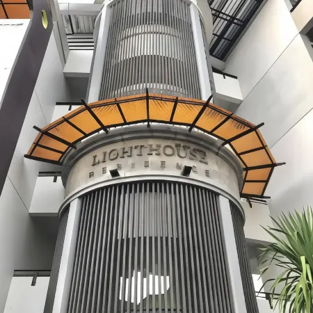 Light House Residence Отели рядом с достопримечательностью «Школа Ратчасима-Виттхаялай»