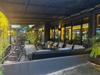ハーモニー ヴィル チャン パレス周辺のホテル