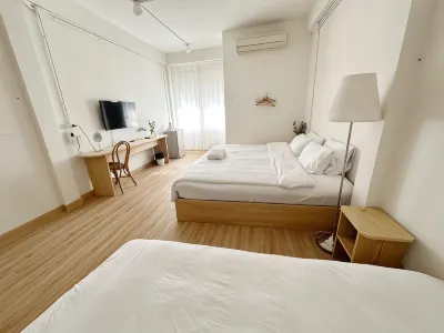 La moon house Hotels near Mahidol University