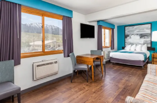 Super 8 by Wyndham Gardiner/Yellowstone Park Area Hotels in Park County