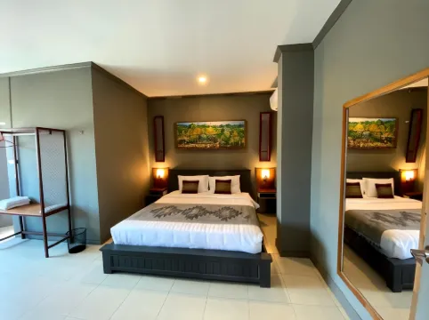 Patuxay Place