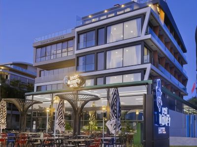 Lucky Monkey Hotel