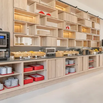 Moov Hotel Lisboa Oriente Отели рядом с достопримечательностью «Edificio Atlantis»