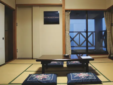 Raichoso Отели рядом с достопримечательностью «Shōmyō Waterfall Observation Square.»