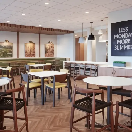 Fairfield Inn & Suites Las Vegas Northwest Отели рядом с достопримечательностью «Парк Флойд Лам»