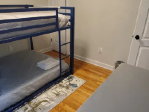 Walkable to the Casino and Family Friendly! 3 Bd/2 ba, Full House, Sleeps 8 Hotels in Portsmouth