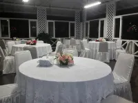 Wisma Saung Nini @Taman Bunga Nusantara Sukaresmi住宿飯店