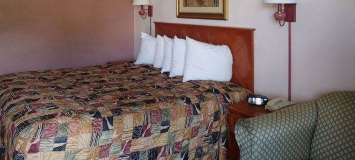 Rodeway Inn Leesburg Chain of Lakes Hotels in Lake County