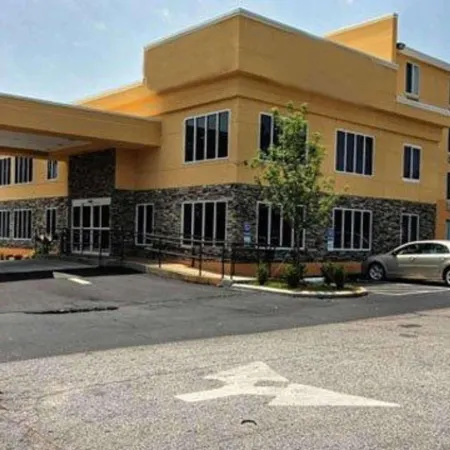 Quality Inn & Suites Greenville Near Downtown Отели рядом с достопримечательностью «Театр Warehouse»