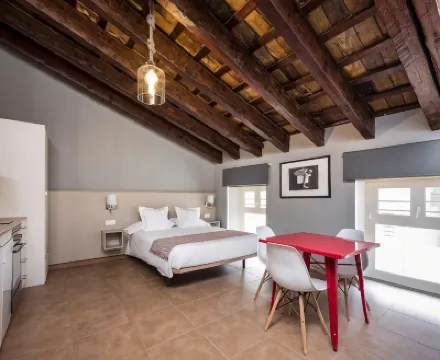 聖尼古拉斯蒙套房 鄰近區政府宮的酒店