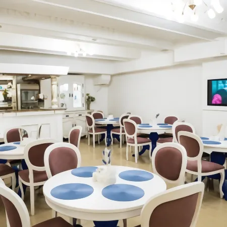 Виктория Отели рядом с достопримечательностью «улица Карла Маркса»