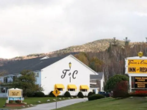 Town & Country Inn & Resort Hotels in Coos County