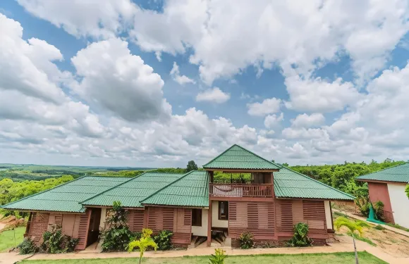 拉塔納基裏天堂酒店及餐廳