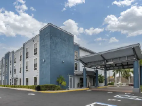 ベストウェスタン プラス ブレーデントン ゲートウェイ ホテル マナティのホテル