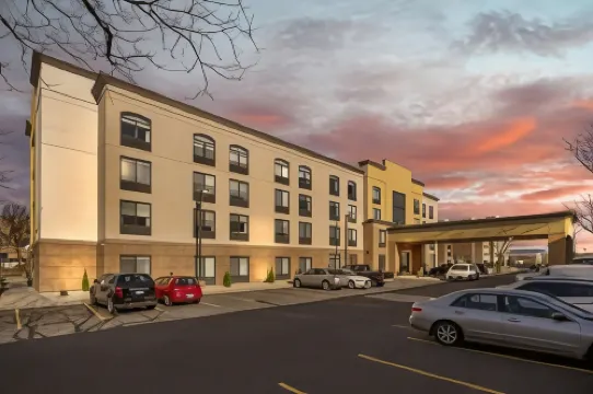 Comfort Inn & Suites Arlington Heights - Schaumburg