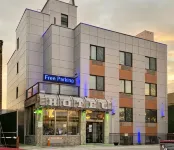 Umbrella Hotel Brooklyn Hotels near Bensonhurst Park