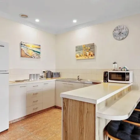 Alice Beside The Sea - 2 Bedroom Apartment Отели рядом с достопримечательностью «Стадион «Девонпорт Овал»»