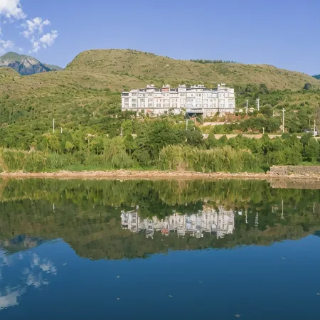 Yuxi Shanju Seaview Homestay (Fuxian Lake Branch)