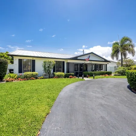 Luxe Coastal Retreat - 4BR w/ Pool, Hot Tub, Arcade & Work Space - 3 mi to beach