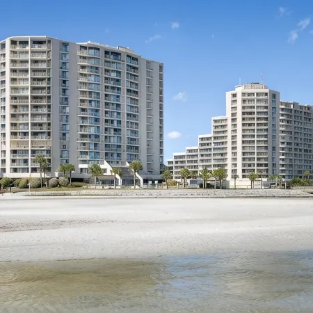 Ocean Creek Resort Отели рядом с достопримечательностью «Поле для гольфа Barefoot Landing»