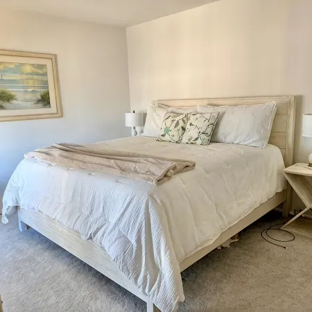 Walk to Beach - Updated Amelia Island Townhome Near Fort Clinch and Downtown