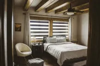 Secluded Rocky Mountain Luxury: Stunning Views & Ultimate Outdoor Escape - Alphydda
