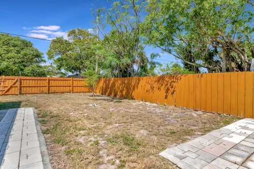 Pet Friendly Lake Worth Beach Cottage Sleeps 6+ Fenced Yard - 3-Star