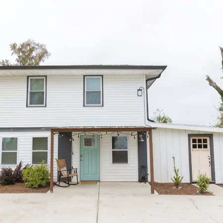 Chic 1-bedroom with AC and WiFi in downtown Newnan