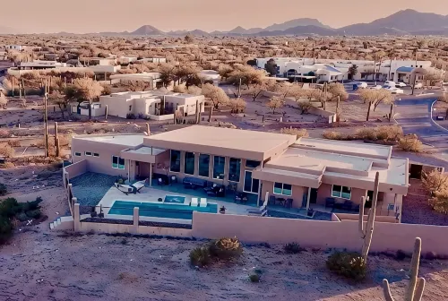 Large 3 bed, 3 bath Tucson house with pool, jacuzzi and amazing Mountains Views