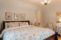 1950's Themed Historic Home in Downtown Frankenmuth Heart. Perfect Location.