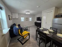 Cozy home on a quiet street minutes to downtown Kingston! - Homestays