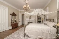 Historic 1850 Towering Italianate Mansion Hotels in 