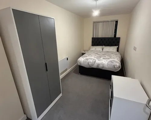 Modern 1-Bed Penthouse — Steps from Old Trafford Hotels in Trafford